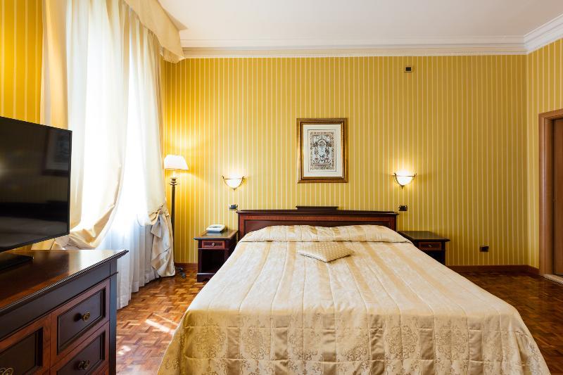 Hotel Cecil Rome Bagian luar foto