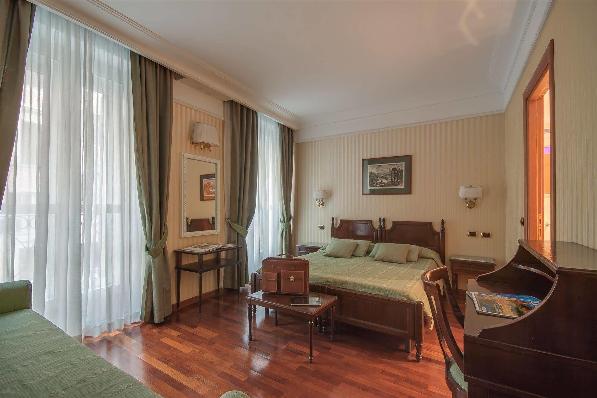 Hotel Cecil Rome Bagian luar foto