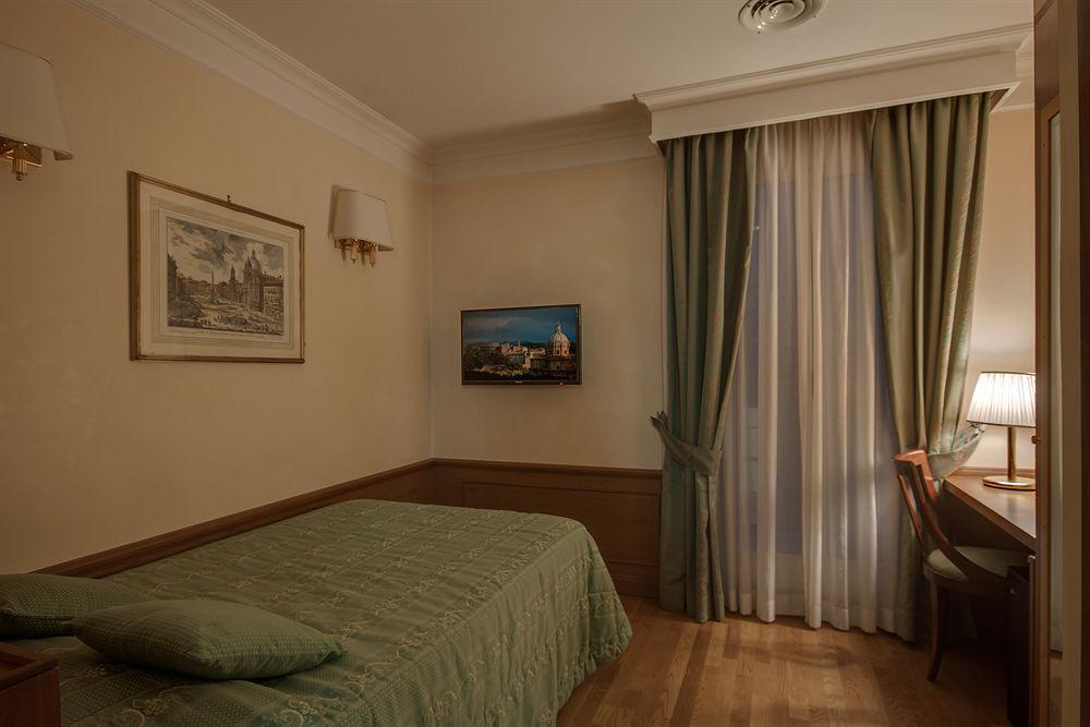 Hotel Cecil Rome Bagian luar foto